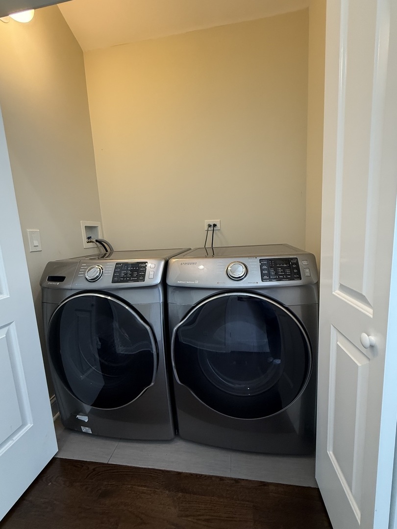 1045 West 34th Place Chicago, IL 60608 - Photo 22 of 35 a utility room with dryer and washer