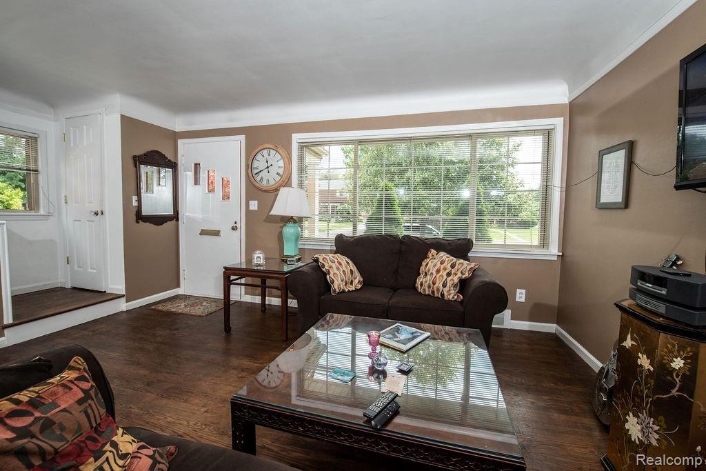 2505 Oliver Road Royal Oak, MI 48073 - Photo 5 of 23