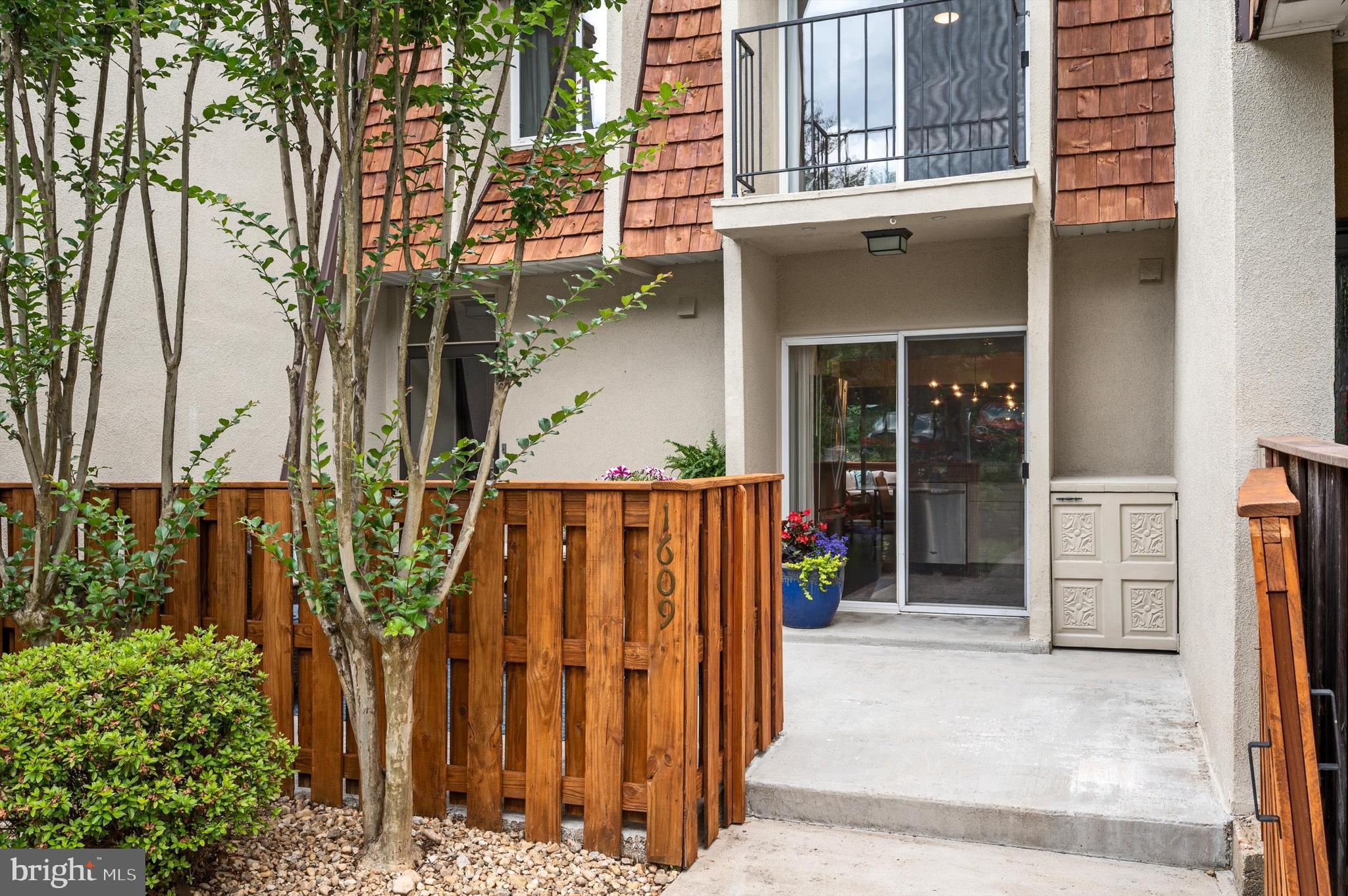 1609 Valencia Way Reston, VA 20190 - Photo 1 of 41 Welcome to your private oasis!