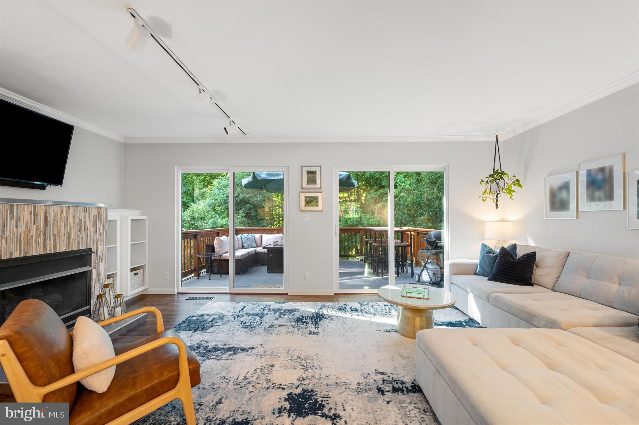 1609 Valencia Way Reston, VA 20190 - Photo 4 of 41 Gallery Image 4