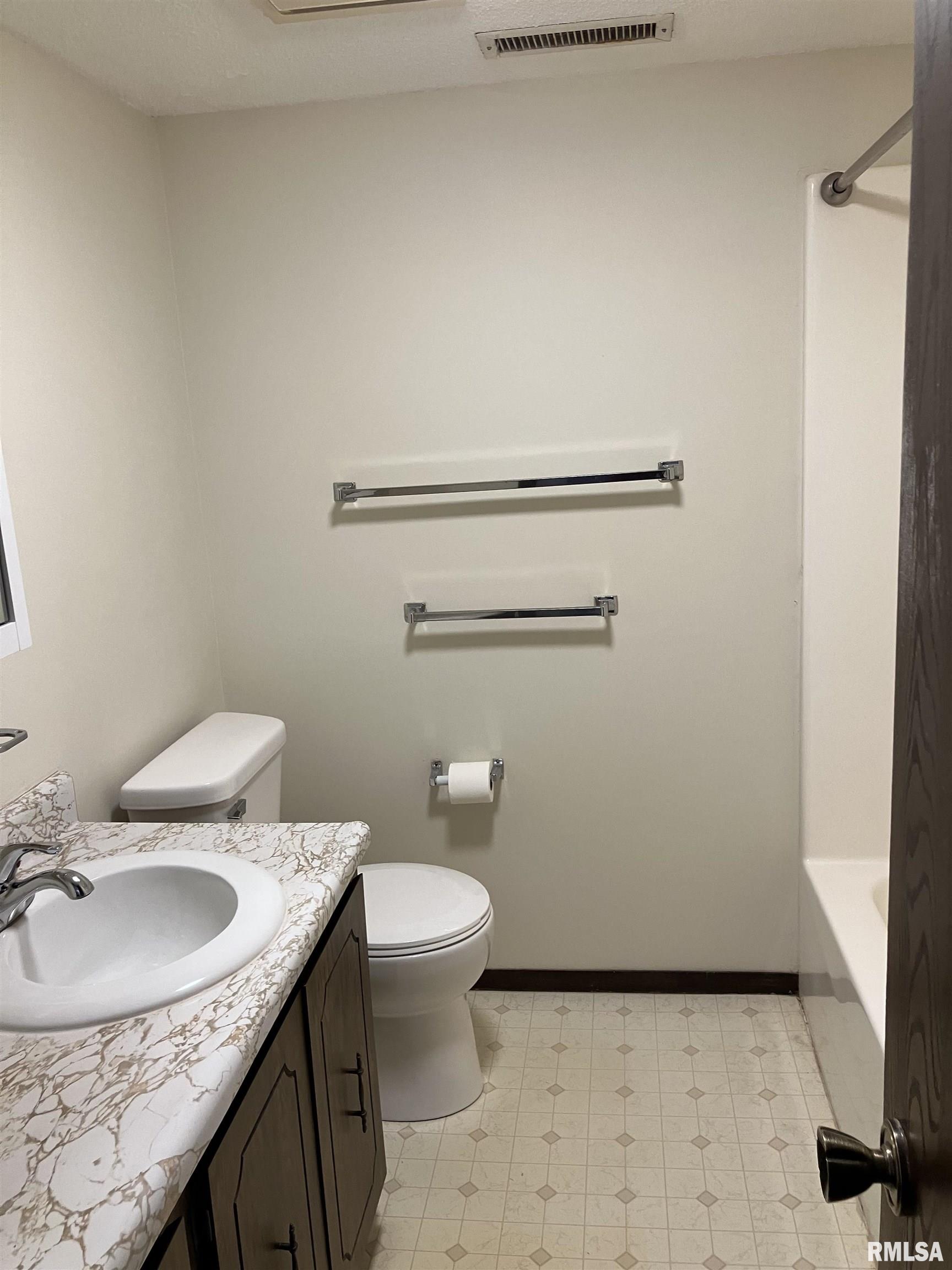 555 Roddy Road Salem, IL 62881 - Photo 15 of 21