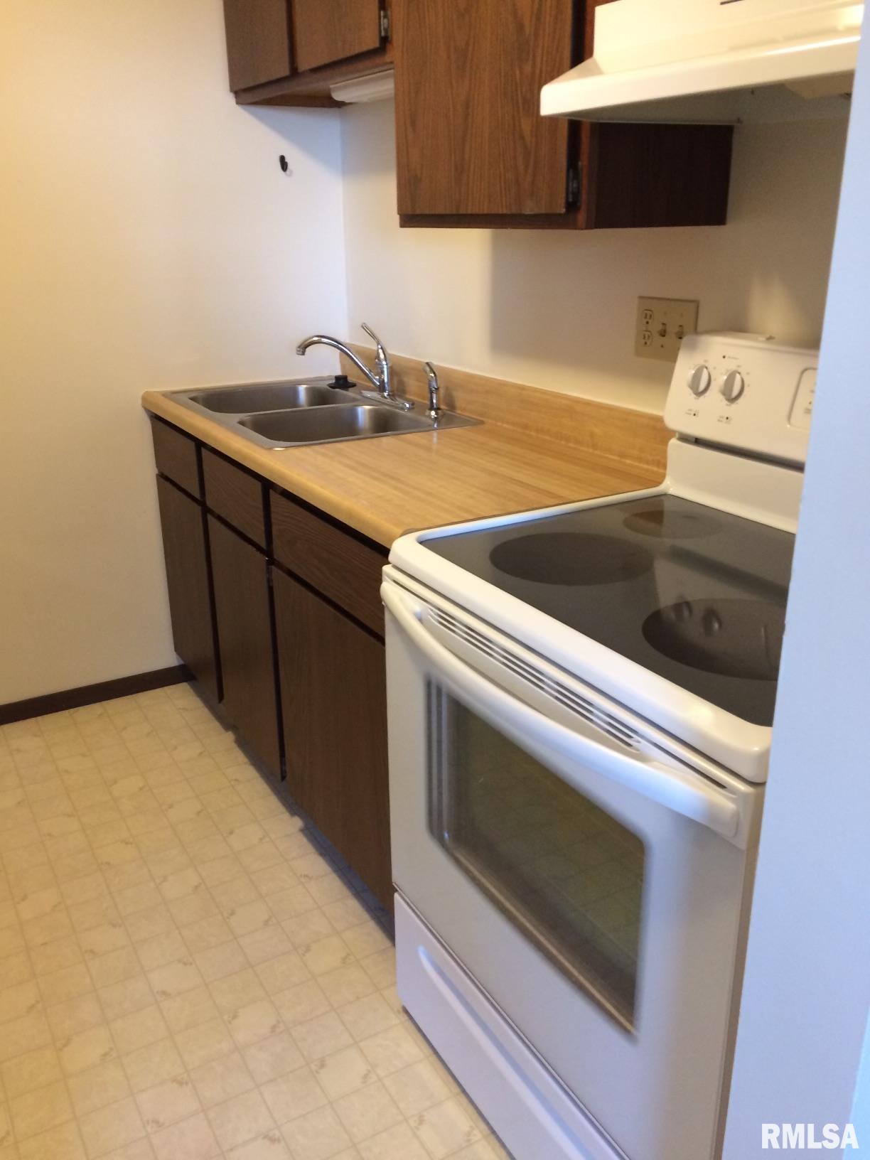 555 Roddy Road Salem, IL 62881 - Photo 7 of 21