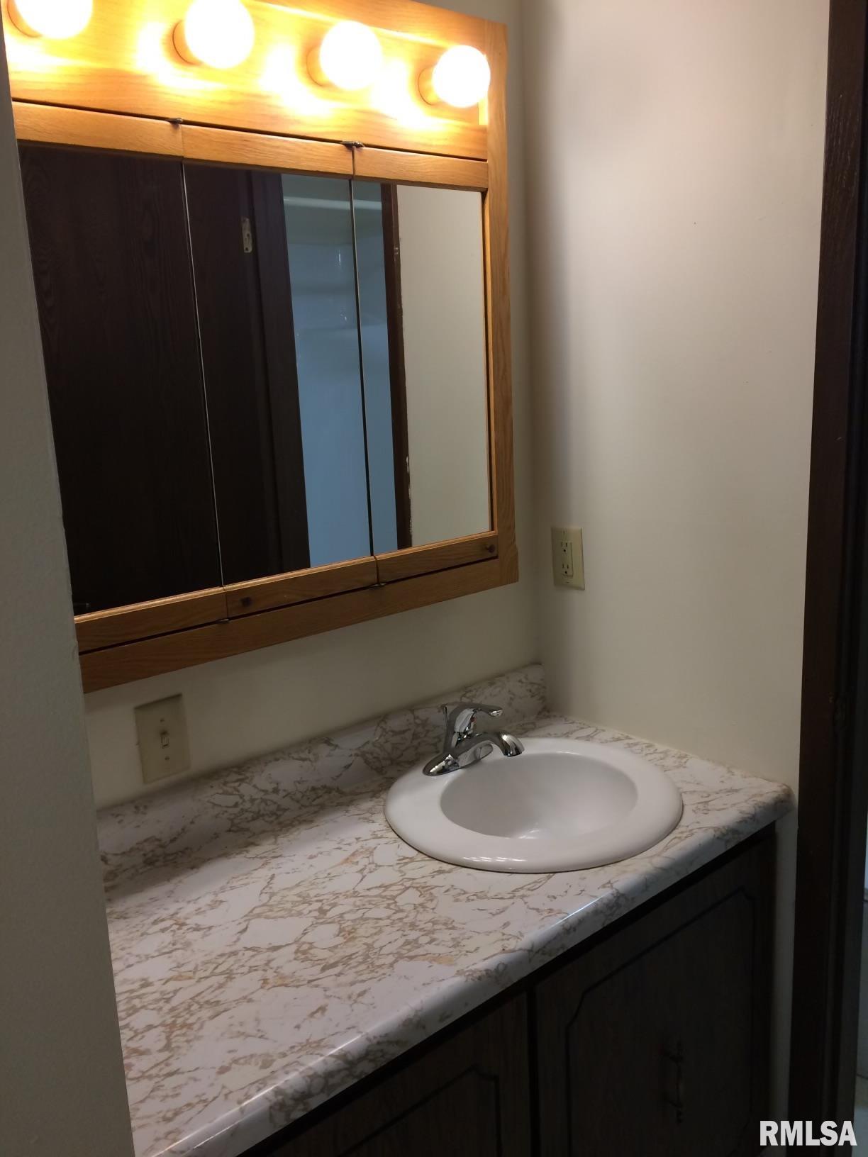 555 Roddy Road Salem, IL 62881 - Photo 8 of 21
