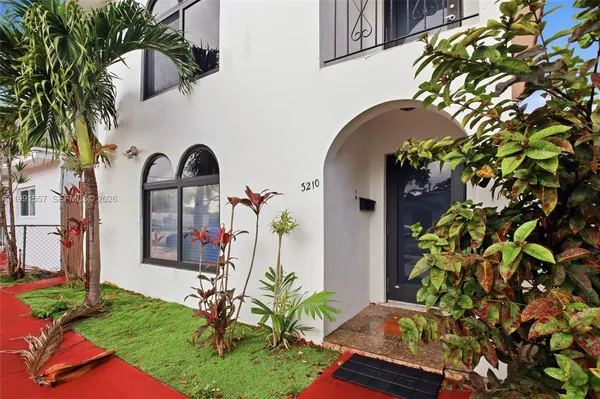 $3,500 | 3210 Southwest 26th Street, Unit 3210, Miami, FL 33133