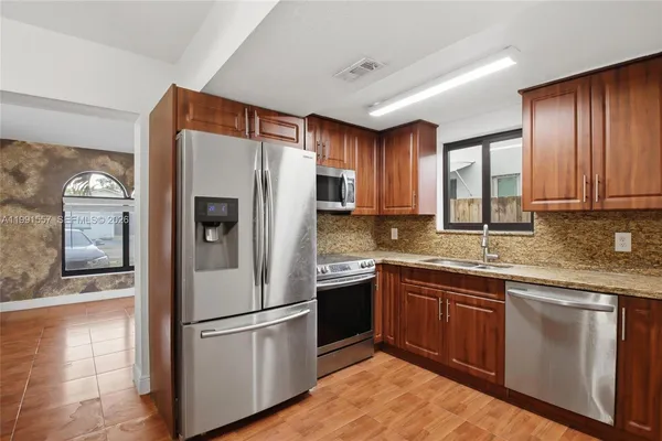 $3,500 | 3210 Southwest 26th Street, Unit 3210, Miami, FL 33133