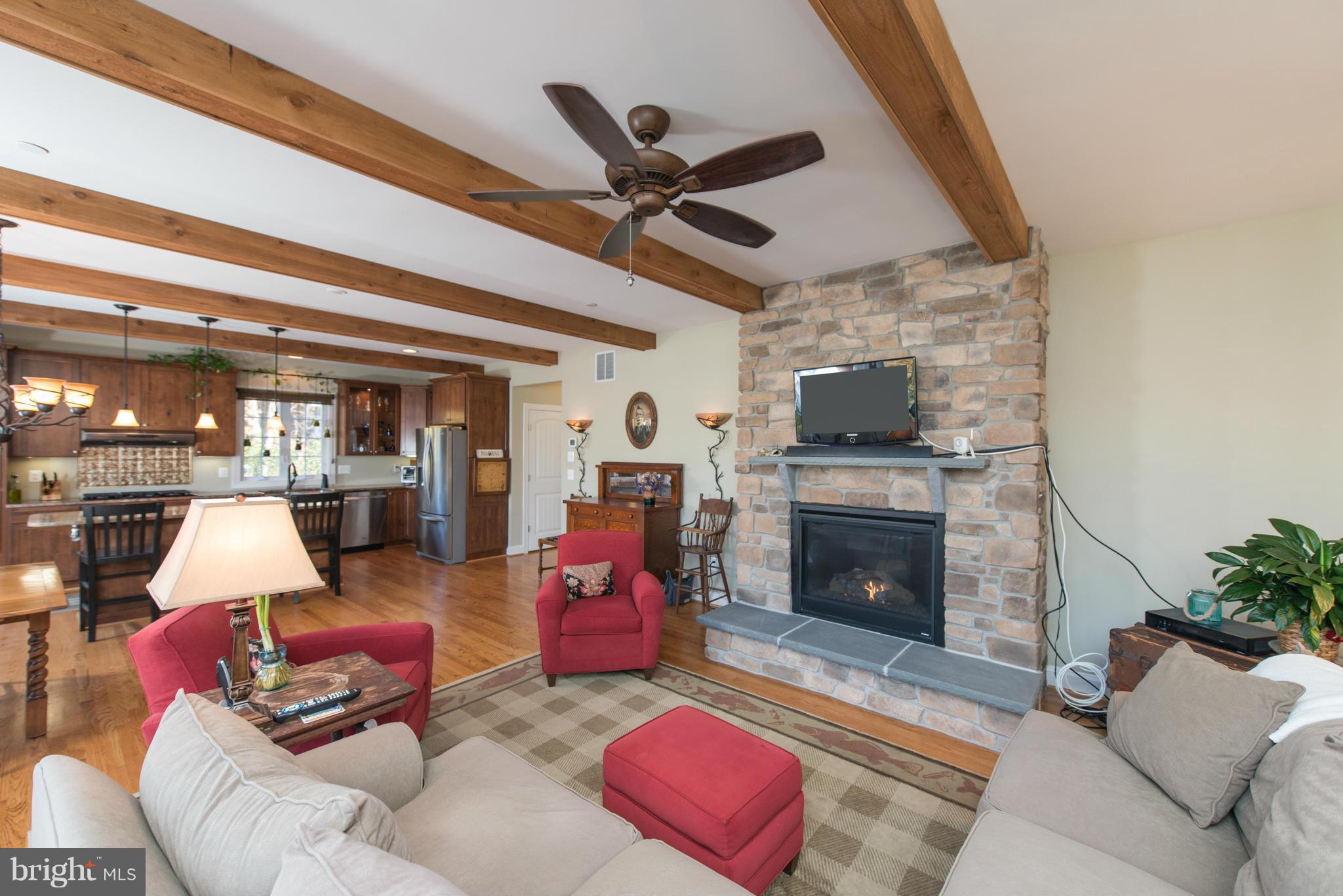 301 Kramer Road Pasadena, MD 21122 - Photo 9 of 30 Living Room