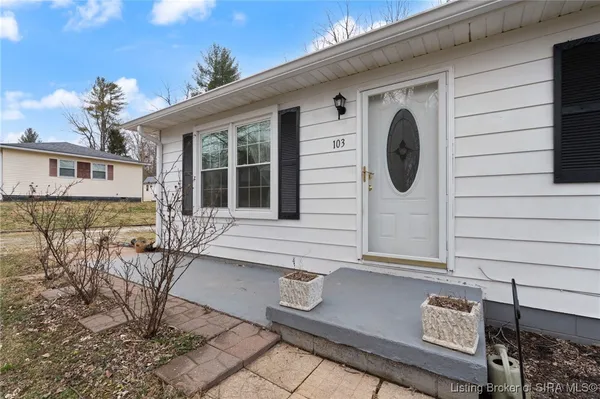 $165,000 | 103 Summers Lane Northwest, Depauw, IN 47115