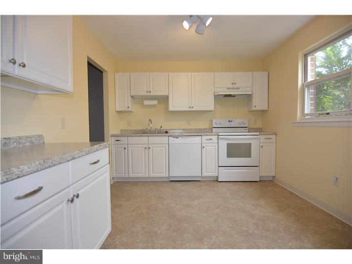 1044 Fox Run Reading, PA 19606 - Photo 2 of 18 Kitchen