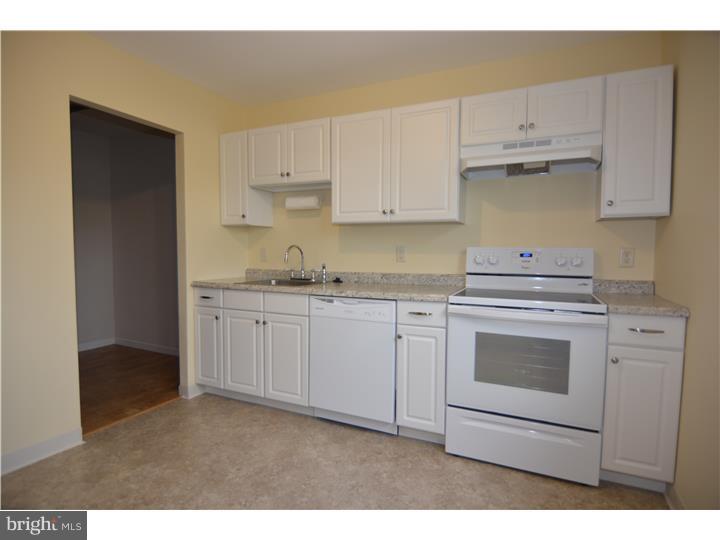1044 Fox Run Reading, PA 19606 - Photo 3 of 18 Kitchen
