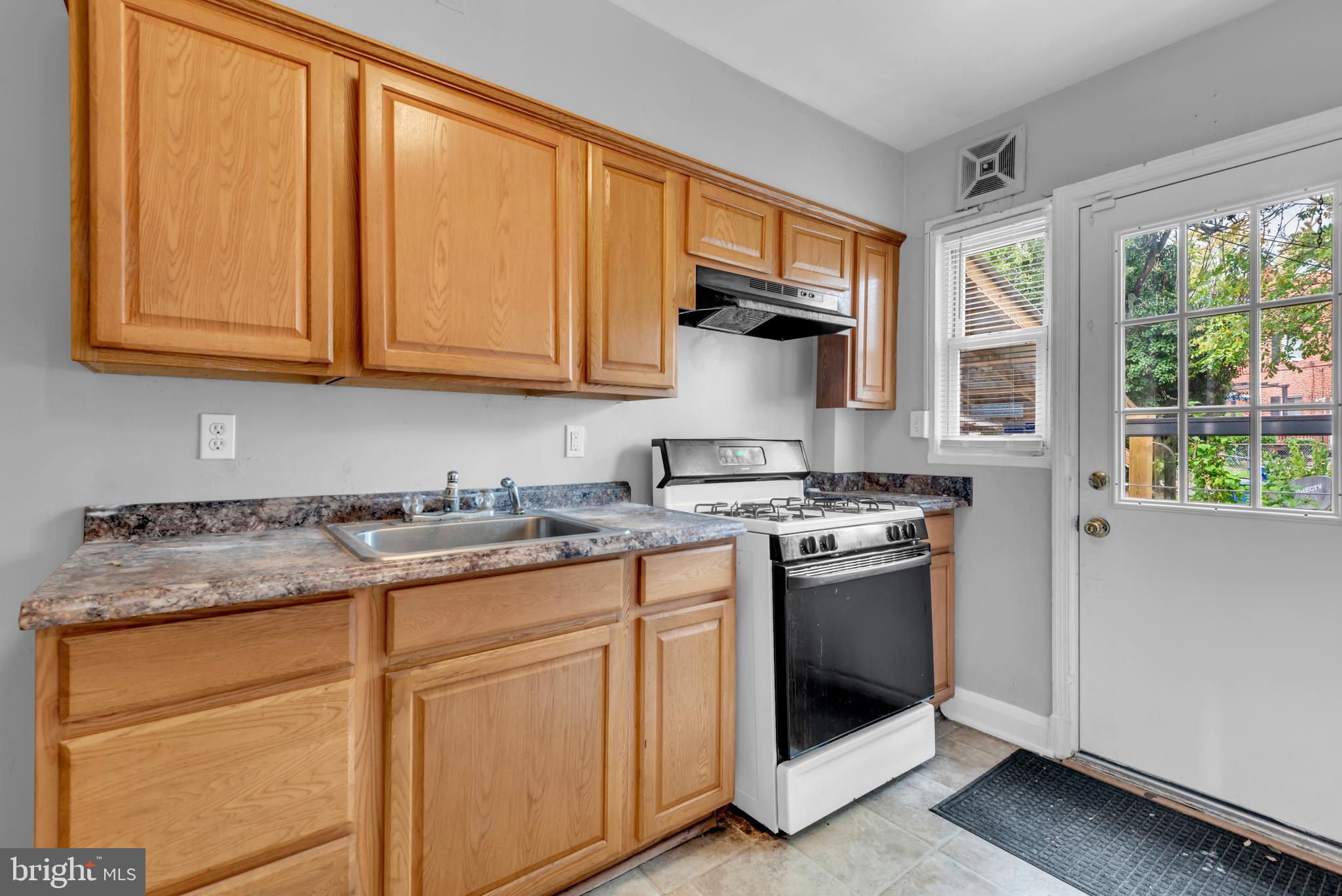 3806 Rokeby Road Baltimore, MD 21229 - Photo 14 of 23