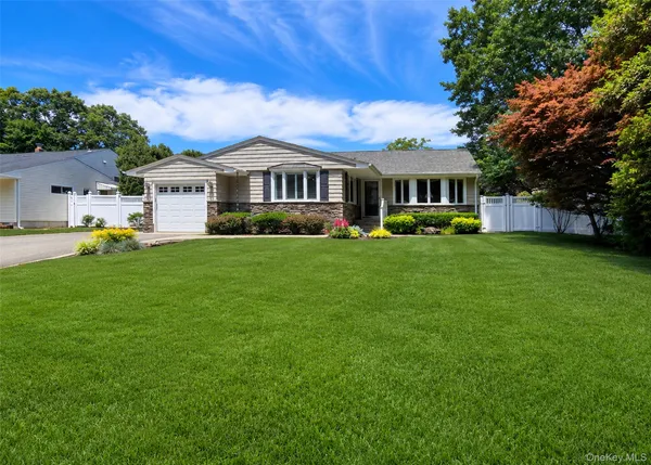 $849,000 | 7 Talbot Lane, Smithtown, NY 11787