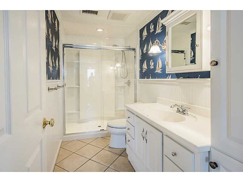40 Middle Road Narragansett, RI 02882 - Photo 12 of 22 Bathroom.