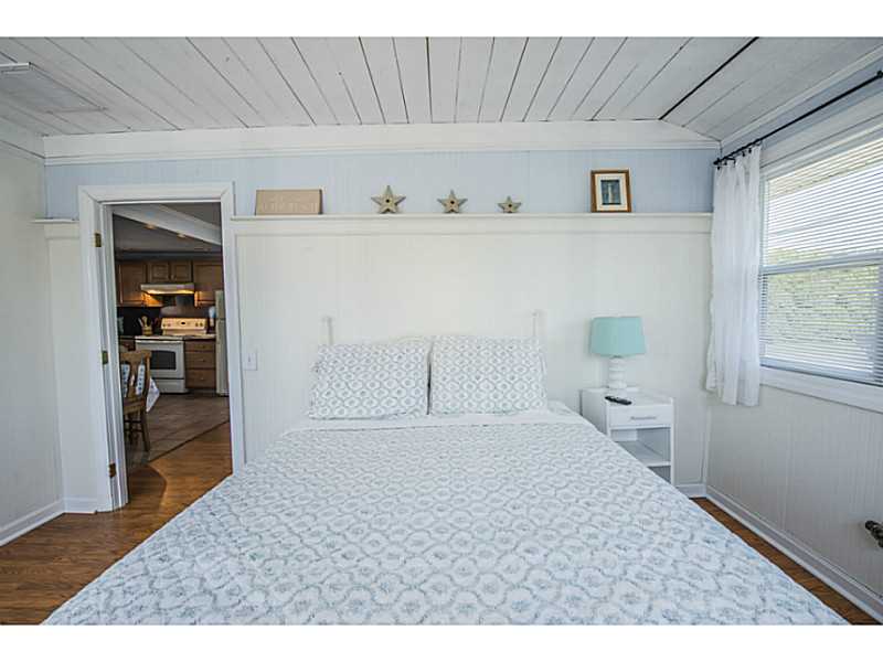 40 Middle Road Narragansett, RI 02882 - Photo 15 of 22 Bedroom.