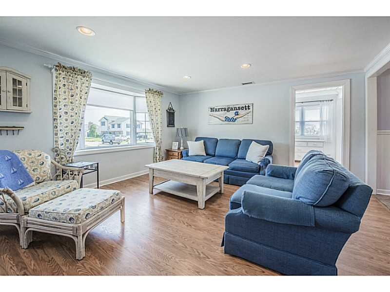 40 Middle Road Narragansett, RI 02882 - Photo 3 of 22 Living Room.