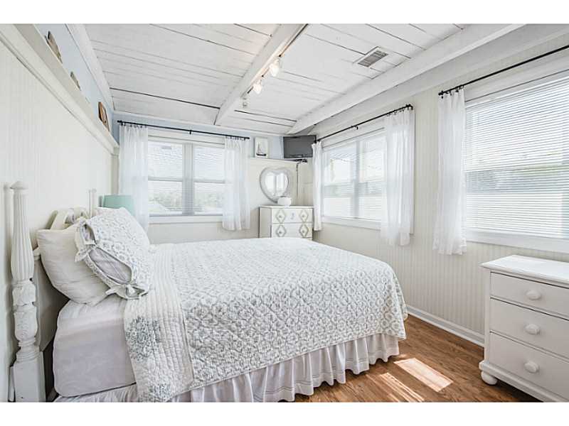 40 Middle Road Narragansett, RI 02882 - Photo 7 of 22 Bedroom.