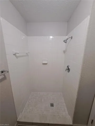 $1,600 | 4627 Bayshore Drive, Unit I8, Naples, FL 34112