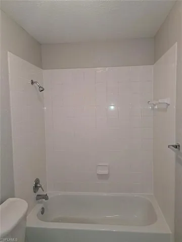 $1,600 | 4627 Bayshore Drive, Unit I8, Naples, FL 34112