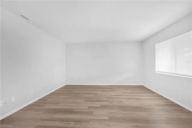 $1,600 | 4627 Bayshore Drive, Unit I8, Naples, FL 34112