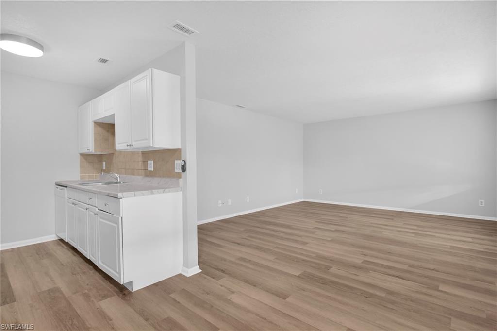 4627 Bayshore Drive, Unit I8 Naples, FL 34112 - Photo 4 of 20 Dining Area