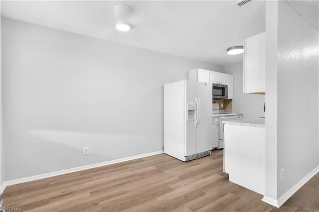 $1,600 | 4627 Bayshore Drive, Unit I8, Naples, FL 34112