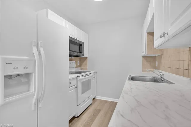 $1,600 | 4627 Bayshore Drive, Unit I8, Naples, FL 34112