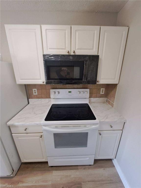 4627 Bayshore Drive, Unit I8 Naples, FL 34112 - Photo 8 of 20 New Microwave