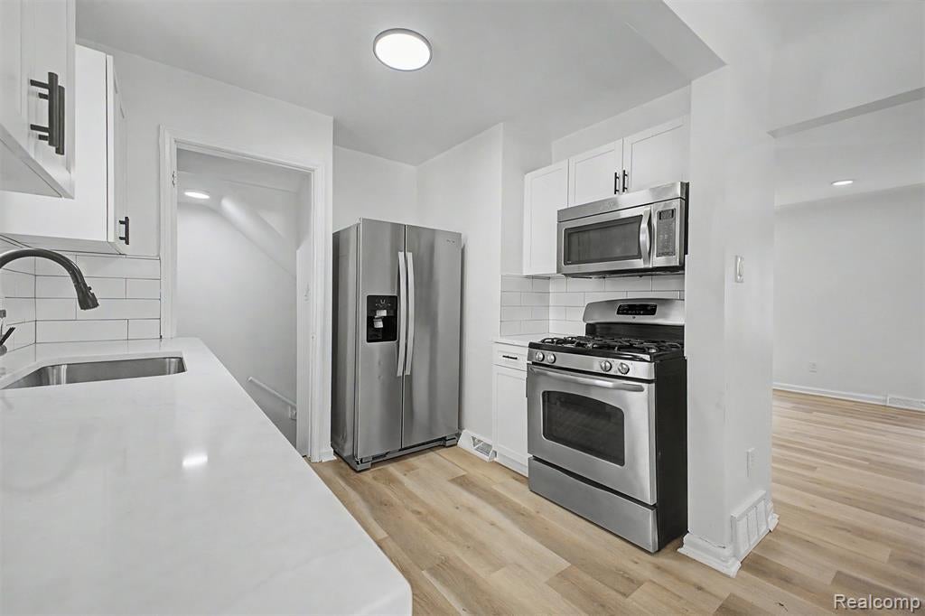 6785 Pelham Road Allen Park, MI 48101 - Photo 12 of 33 Gallery Image 12