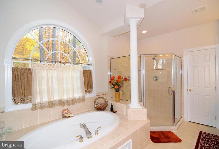 4501 Pinetree Road Rockville, MD 20853 - Photo 17 of 26 Master Bath