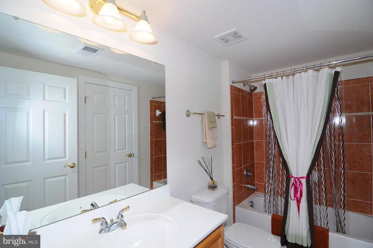 4501 Pinetree Road Rockville, MD 20853 - Photo 25 of 26 Bath #2