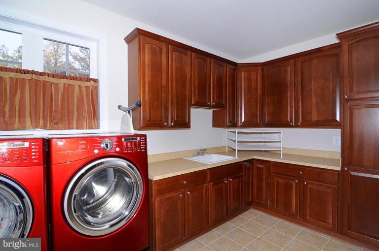 4501 Pinetree Road Rockville, MD 20853 - Photo 10 of 26 Laundry Area 1