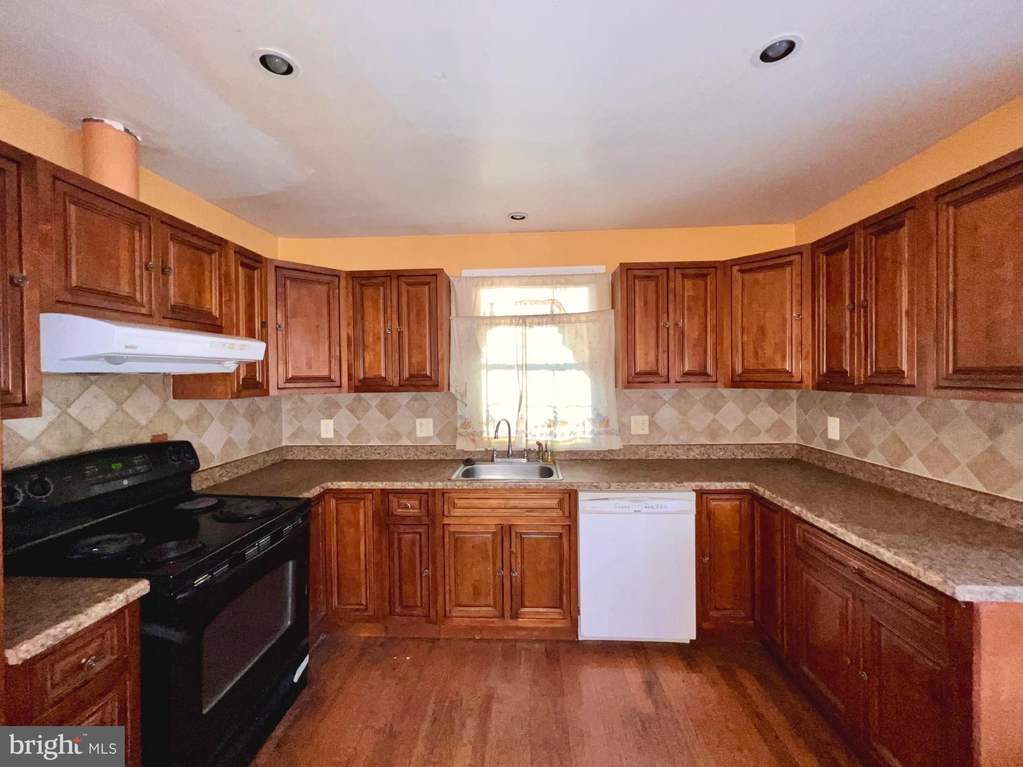 10204 Folk Street Silver Spring, MD 20902 - Photo 13 of 24