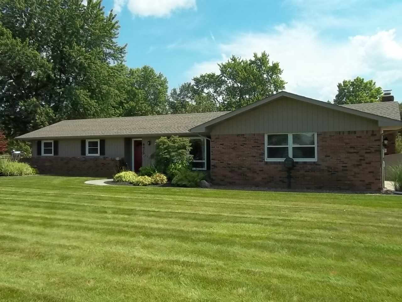 8429 Covington Road Fort Wayne, IN 46804 - Photo 1 of 19