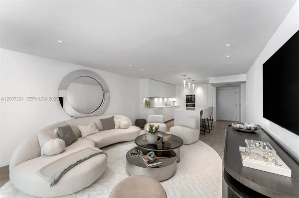 $11,500 | 2301 Collins Avenue, Unit 902, Miami Beach, FL 33139