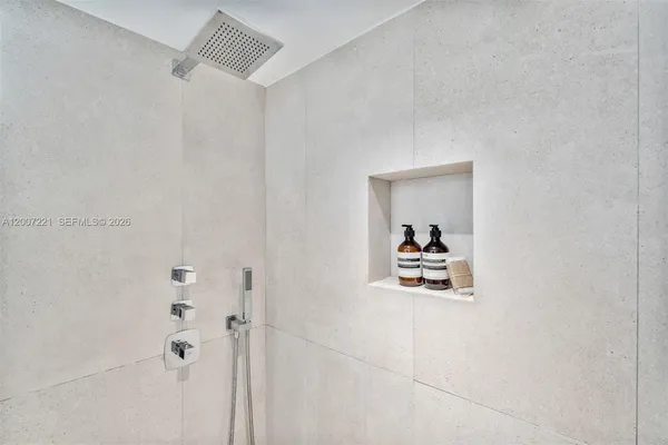 $11,500 | 2301 Collins Avenue, Unit 902, Miami Beach, FL 33139
