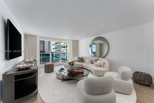 $11,500 | 2301 Collins Avenue, Unit 902, Miami Beach, FL 33139