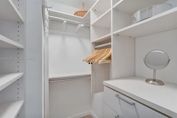 $11,500 | 2301 Collins Avenue, Unit 902, Miami Beach, FL 33139
