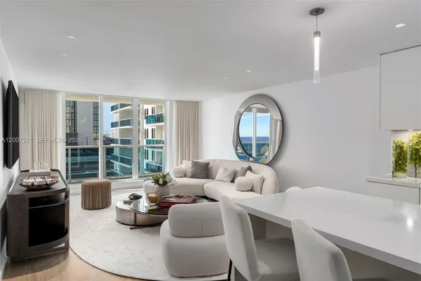 $11,500 | 2301 Collins Avenue, Unit 902, Miami Beach, FL 33139