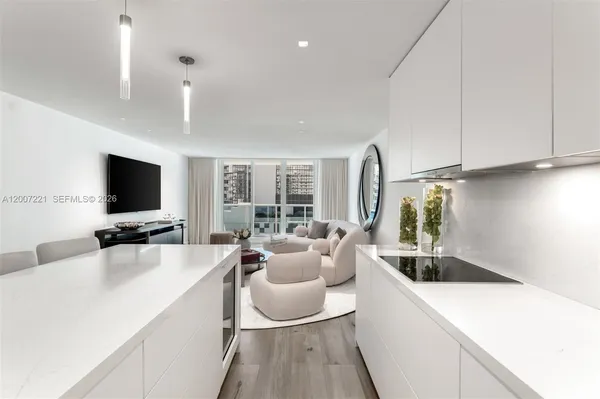 $11,500 | 2301 Collins Avenue, Unit 902, Miami Beach, FL 33139