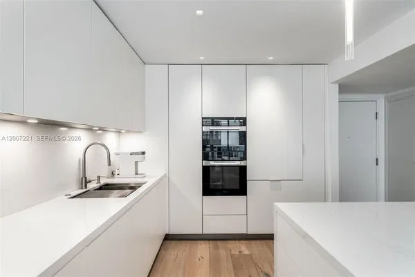 $11,500 | 2301 Collins Avenue, Unit 902, Miami Beach, FL 33139