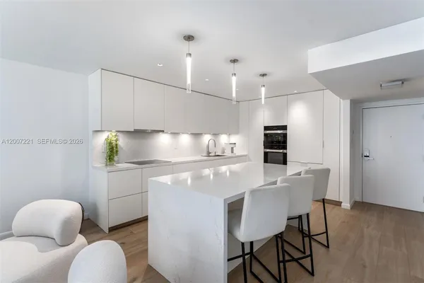 $11,500 | 2301 Collins Avenue, Unit 902, Miami Beach, FL 33139