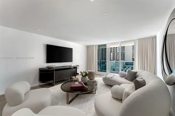$11,500 | 2301 Collins Avenue, Unit 902, Miami Beach, FL 33139