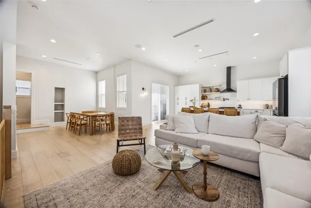 $4,900 | 1127 West 16th Street, Unit C, Houston, TX 77008