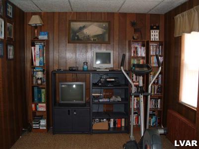 405 7th Street Slatington, PA 18080 - Photo 5 of 6 Family Room