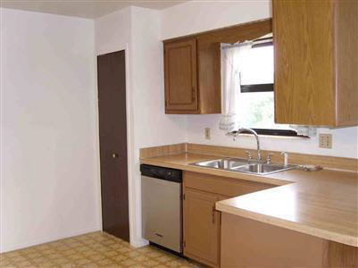 4076 Beecher Road Flint, MI 48532 - Photo 4 of 11 20159034-4.JPG