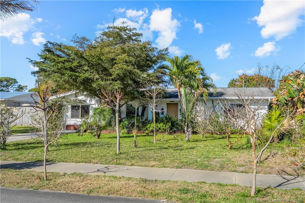 1092 East Madison Avenue Stuart, FL 34996 - Photo 3 of 52