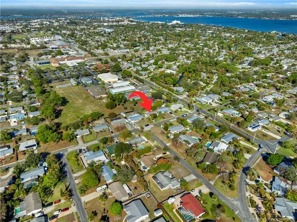 $575,000 | 1092 East Madison Avenue, Stuart, FL 34996