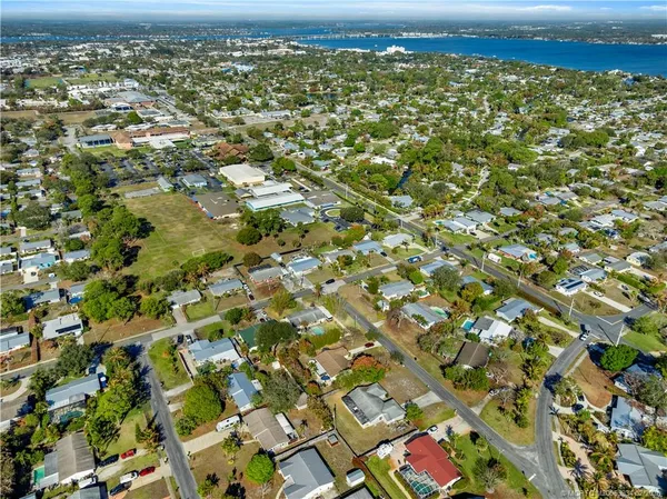 $575,000 | 1092 East Madison Avenue, Stuart, FL 34996