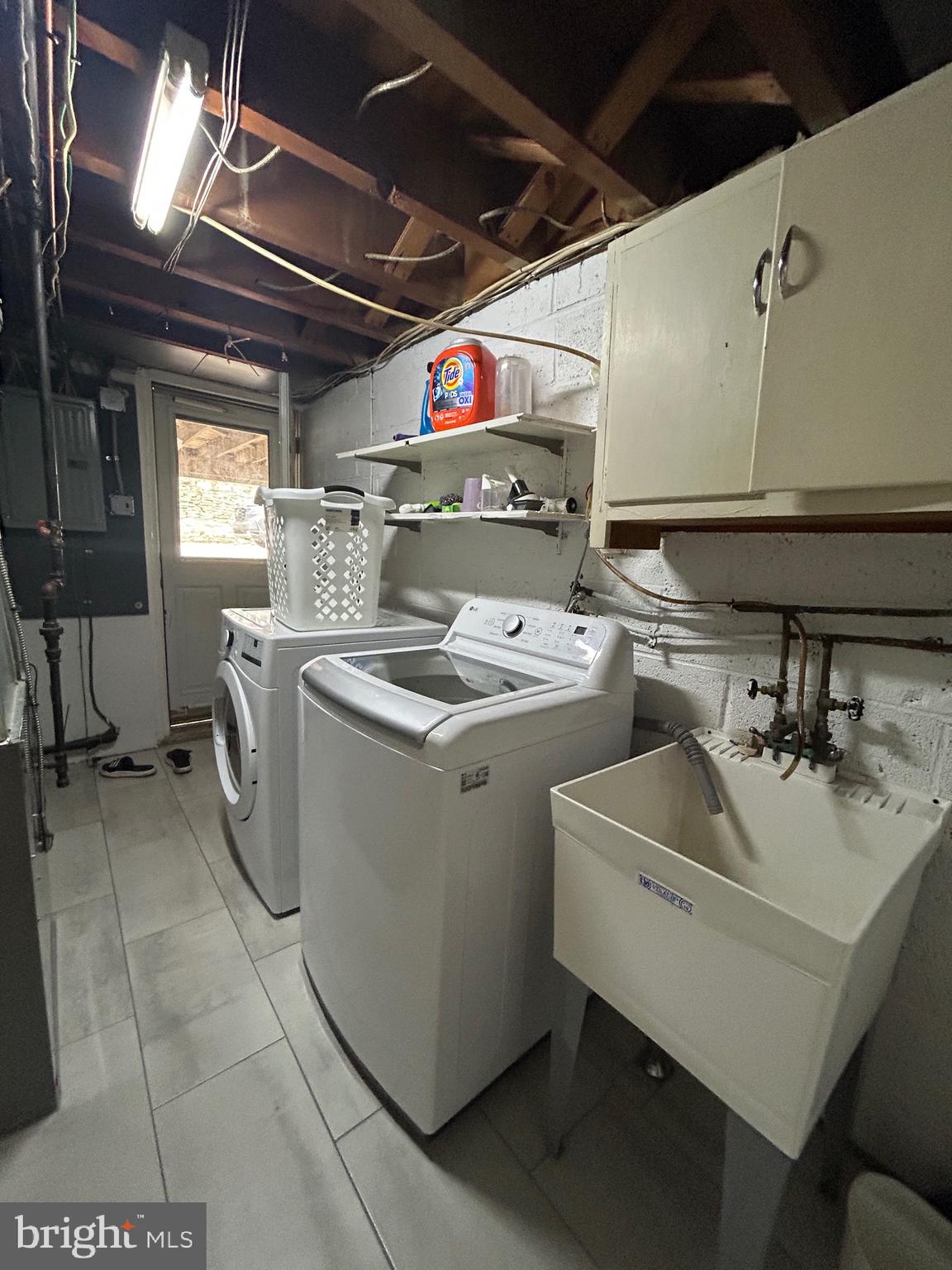 830 Pne Hl Road Philadelphia, PA 19115 - Photo 35 of 42 a utility room with dryer and washer