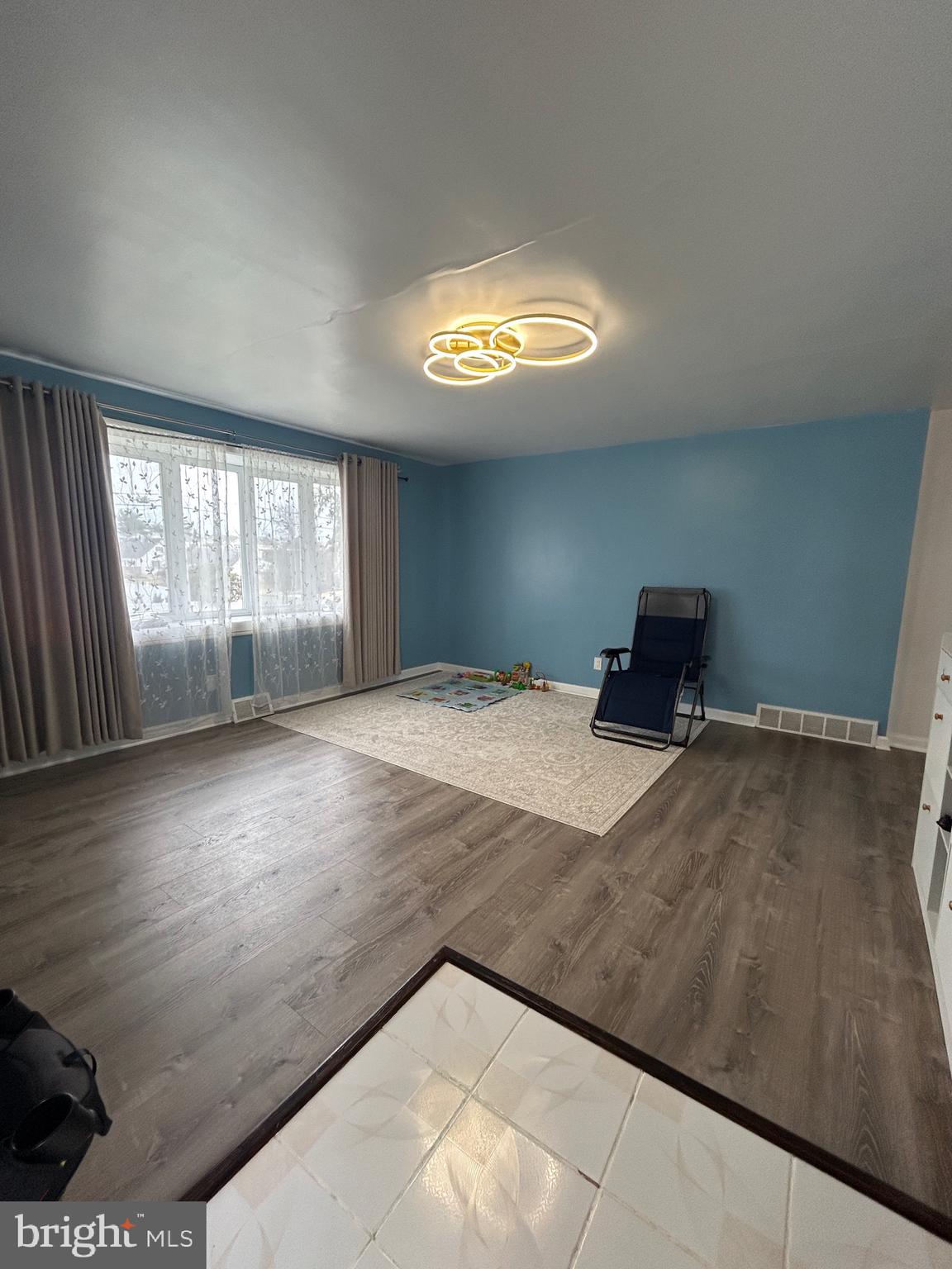 830 Pne Hl Road Philadelphia, PA 19115 - Photo 5 of 42 a view of a livingroom with a staircase