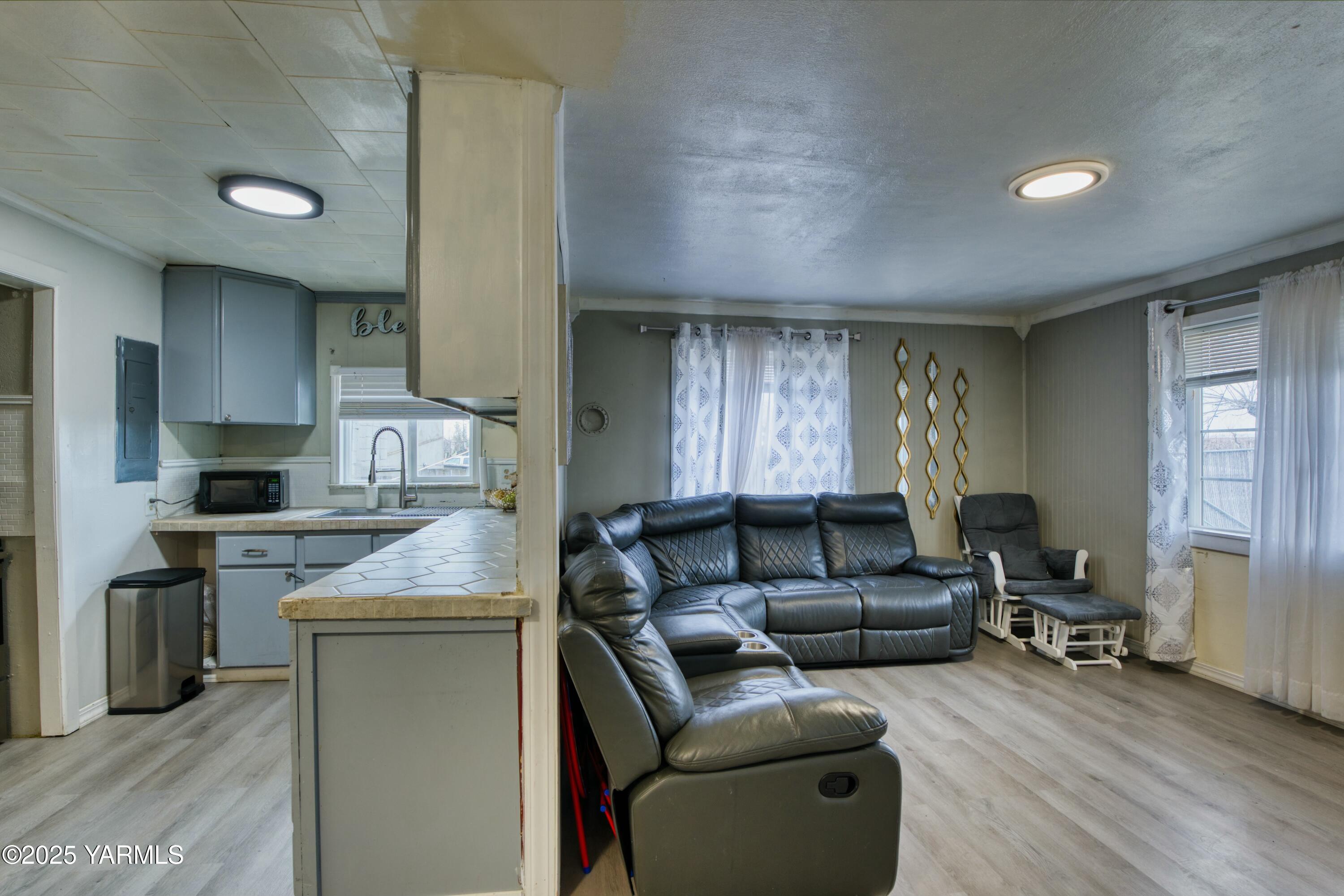 2691 Sheller Road Sunnyside, WA 98944 - Photo 8 of 28 a living room with furniture and a wooden floor